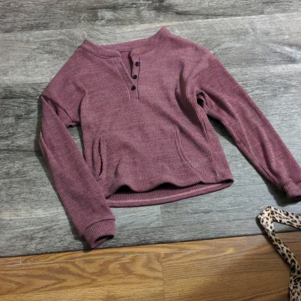 Like new! Crew neck